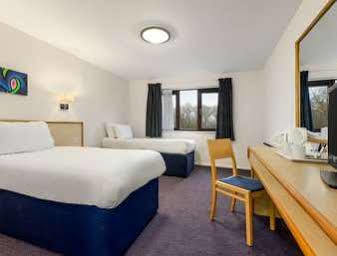 Days Inn Bridgend Cardiff Екстер'єр фото