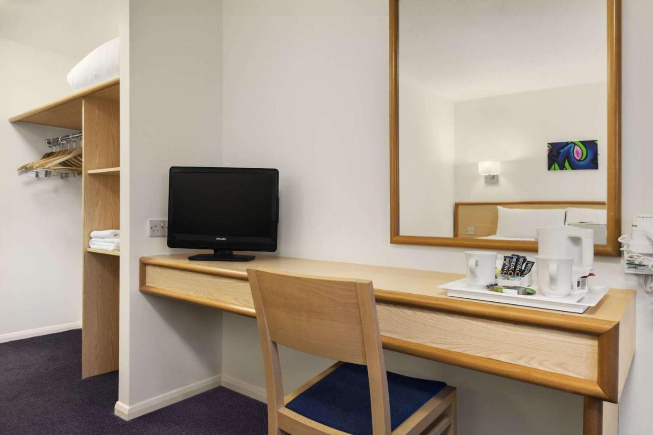 Days Inn Bridgend Cardiff Екстер'єр фото